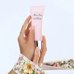 Miss Dior LAIT GRANITE POUR La Douche A LA Rose Purifie Et Hydrate 75 Ml