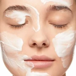 Clarins Lait Velours Démaquillant Aux Extraits De Gentiane Jaune & Mélisse Des Alpes